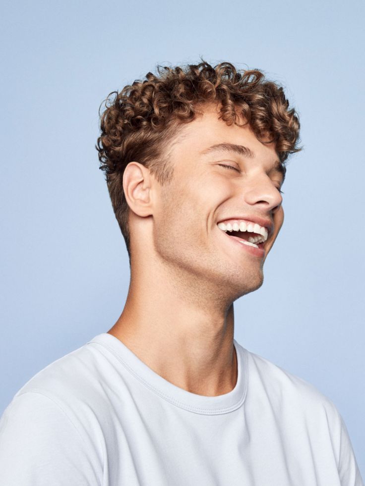 Natural looking dental veneers